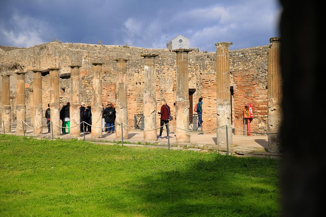 Skip the Line Guided Tour of Pompeii led by an Archaeologist - Your 2-hour Pompeii route: seeing the headlines, not trying to see all of Pompeii