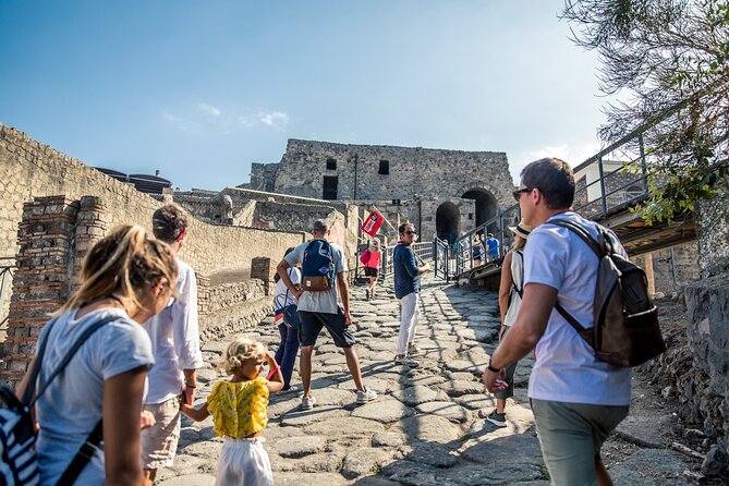 Skip-the-Line Pompeii & Mt. Vesuvius Day Trip from Naples - Leaving Naples by coach, and why the timing matters