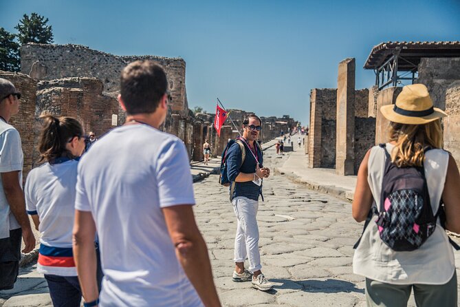 Skip-the-Line Pompeii & Mt. Vesuvius Day Trip from Naples - Group size, headphones, and staying oriented through crowds