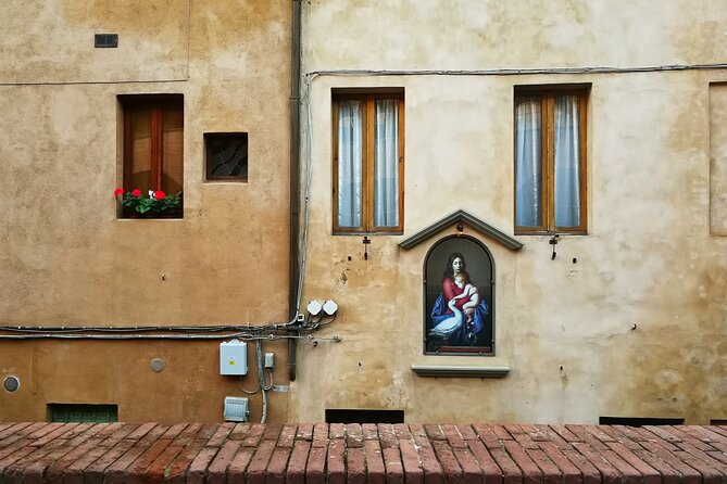 Skip the Line: Siena Duomo and City Walking Tour - Piazza del Campo, Fonte Gaia, and Palio context before the Duomo