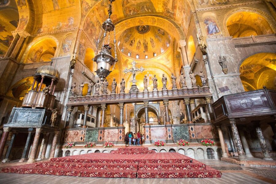 Skip the Line: St. Mark's Basilica Guided Tour - Guide Languages and the 45 to 60 Minute Pace