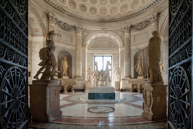 Skip the Line: Ticket to the Vatican Museum & Sistine Chapel - Group Size, Hearing, and Pace in the Real Crowd