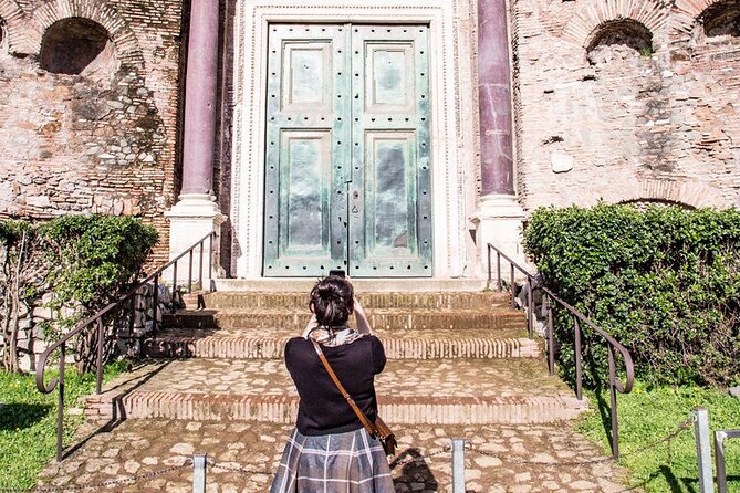 Small Group Tour: Colosseum & Roman Forum with Arena Floor Access - Who this tour suits best
