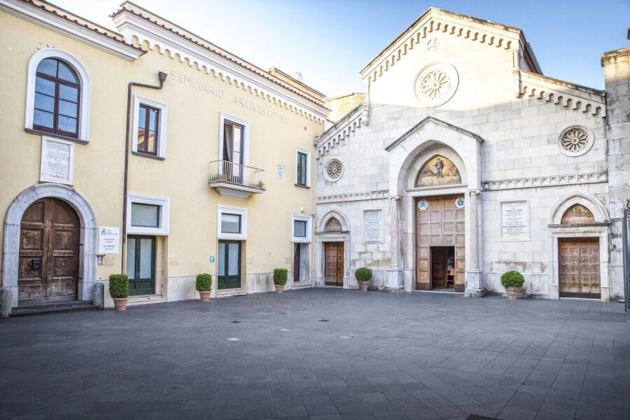 Sorrento: Guided Walking Tour & Limoncello Tasting - Sedil Dominova: ancient civic power, sitting in the open