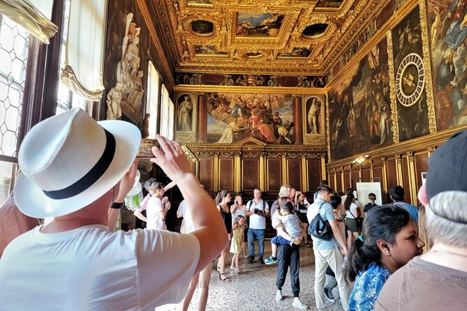 St Mark's, Doge's Palace, with Murano and Burano & Gondola Ride - Gondola Ride Timing, Check-In, and What to Expect in 30 Minutes