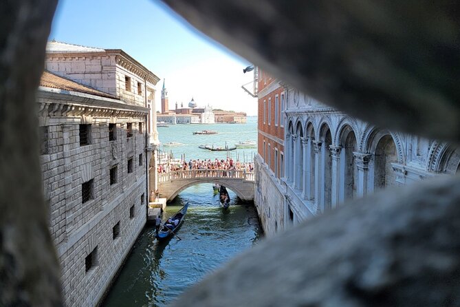 St Mark's, Doge's Palace, with Murano and Burano & Gondola Ride - Pacing, Transportation, and Group Size: How Not to Get Tired