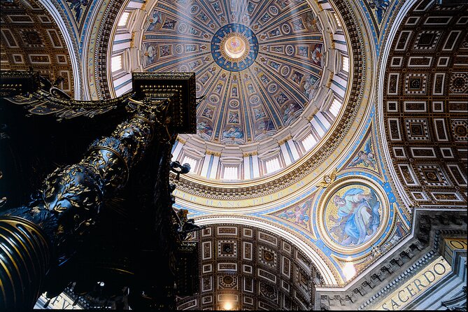 St Peter's Basilica Express Guided Tour, includes Dome Climb - Group size, pacing, and the main risk factor: crowds