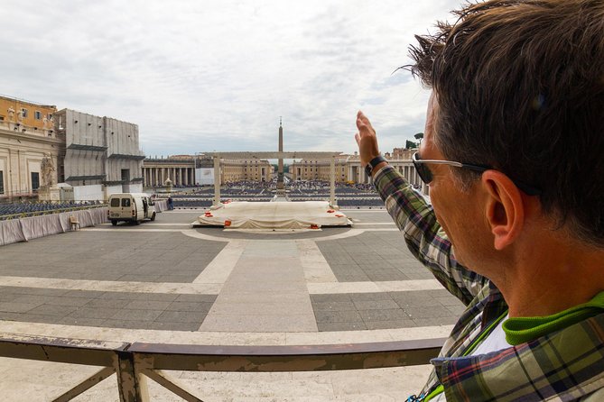 St. Peter’s Basilica Priority Access Tour with Dome & Crypt - Why the early start at St. Peter’s Square is a big deal