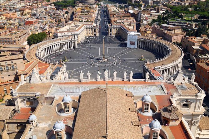 St. Peter’s Basilica Priority Access Tour with Dome & Crypt - Beneath your feet: the crypts and Vatican grotto tombs