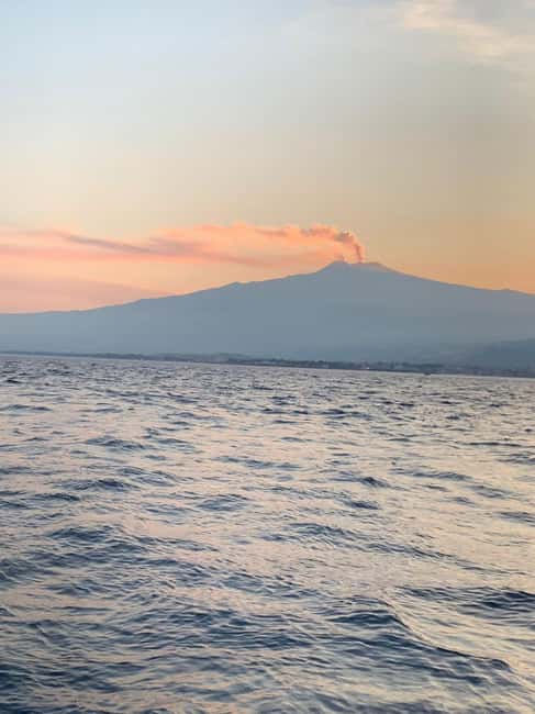 Sunset tour in search of dolphins with aperitif - Entering the Boat Day: Meeting Antonio at Via Vulcano 7