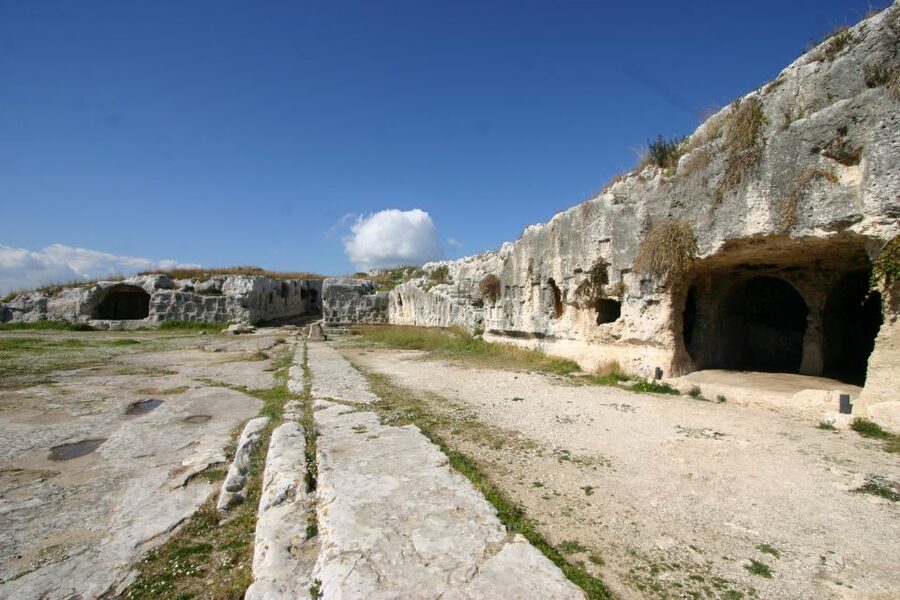 Syracuse: Neapolis Archaeological Park Small Group Tour - What makes the guides a big deal here