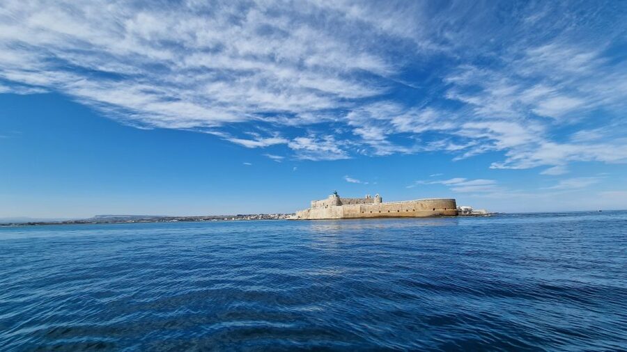 Syracuse: Pillirina, Ortigia, and Sea Caves Tour by Boat - Sea caves and Pillirina: the star moments