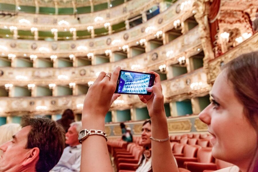 The Majestic Teatro La Fenice: Guided Tour in Venice - Meeting point and tour rhythm at the Fenice
