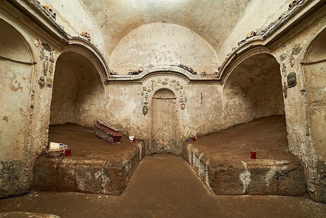 The Skull with the Ears: the Cult of the Dead in the Church of S. Luciella - A small church with the loudest Naples legend