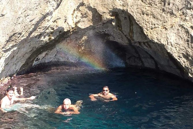 Tour 3h and half visit of all the caves, bathroom stop and aperitif - Where you board and how the boat experience feels