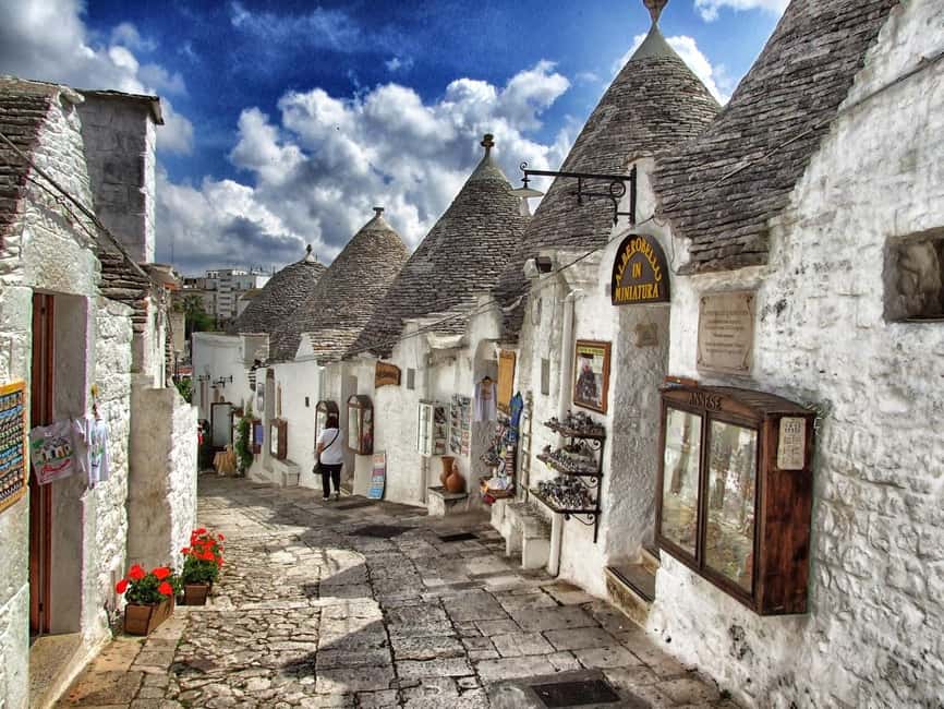 Tour di Alberobello e Matera in bus privato da Bari - First stop: Alberobello and its trulli, UNESCO magic in dry stone