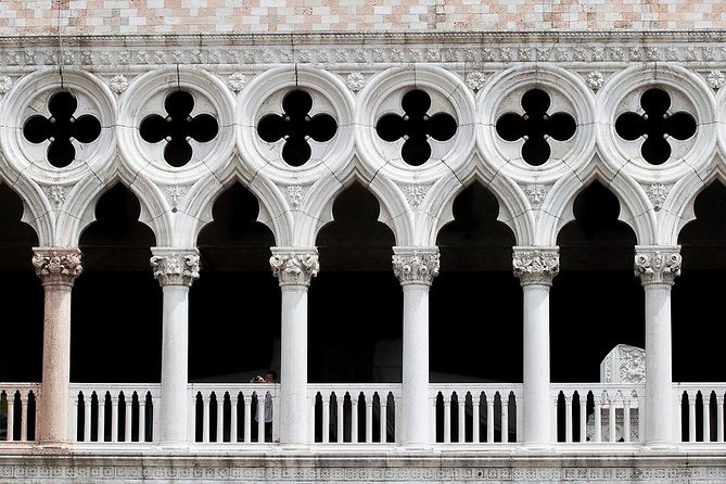 Tour of Venice in Doge's Palace and St Mark's Basilica - Entering Venice’s power maze: where the tour actually starts