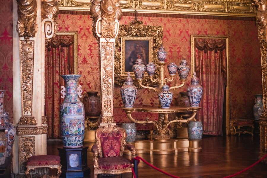 Turin: Savoy Royal Palace Small Group Guided Tour - Spotting palace architecture and decoration without a degree