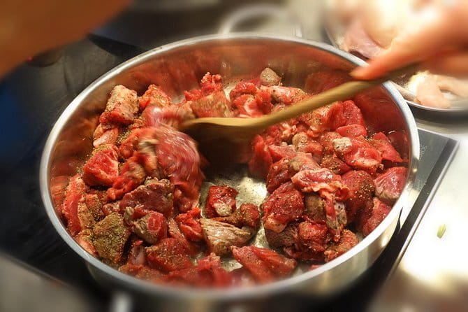 Tuscan Cooking Class and Dinner in Florence - Aprons On, Chef Tips in the Kitchen