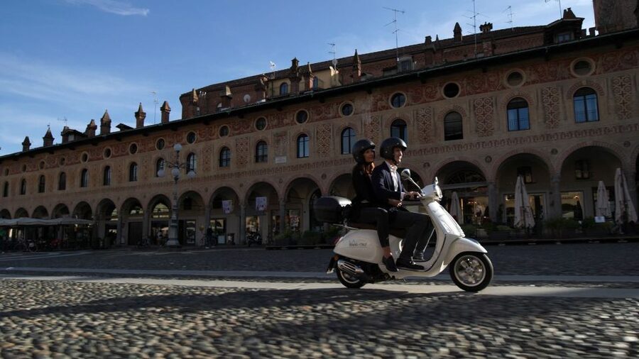 Tuscany by Vespa Full-Day Tour to Chianti Wine Region - The 17th-century villa winery stop, wine plus olive oil