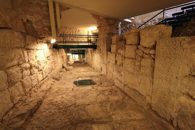 Underground Cagliari tour - Stop 3: Sant’Eulalia museum area, ruins under the church