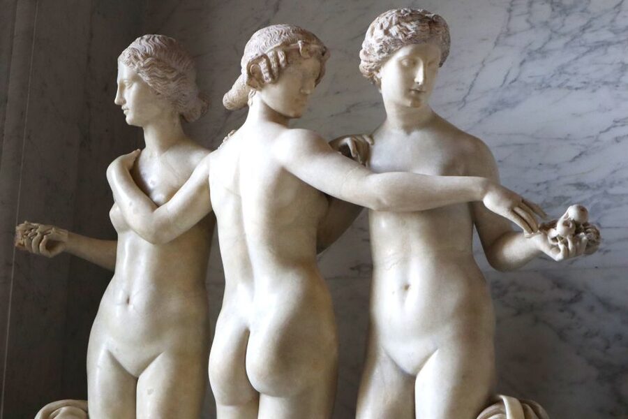 Vatican Museums & Sistine Chapel Guided Tour - Stop 2: Cortile della Pigna, where you catch your breath
