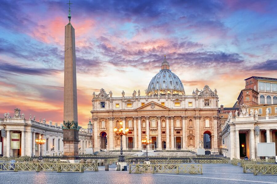 Vatican Museums, Sistine Chapel & St Peter's Basilica Tour - Courtyard of the Pigna: setting your eye before the crowds