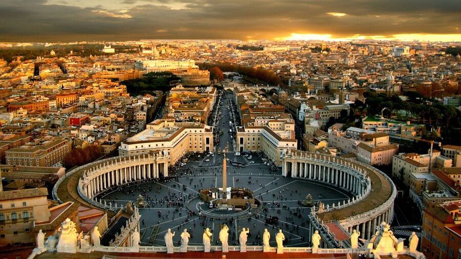 Vatican Museums, Sistine Chapel & St Peter's Basilica Tour - Headsets and group size: hearing the guide without losing the plot