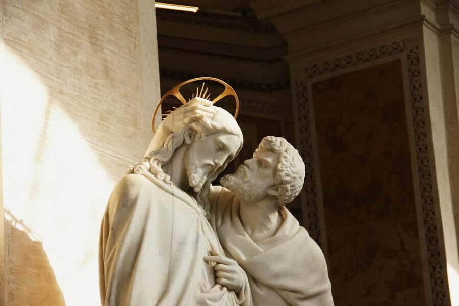 Vatican: Pope Francis Tomb and Papal Basilicas Tour - Saint Paul Outside the Walls: popes on the walls and a church that feels warm