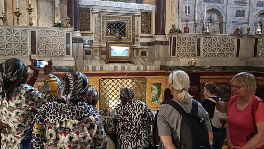 Vatican: Pope Francis Tomb and Papal Basilicas Tour - Saint John Lateran: the Pope’s throne and the feel of Rome’s cathedral