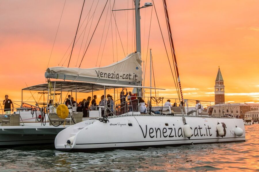 Venice: Catamaran Sunset Jazz Cruise with Aperitivo - Aperitivo and Cicchetti: What You’ll Actually Taste