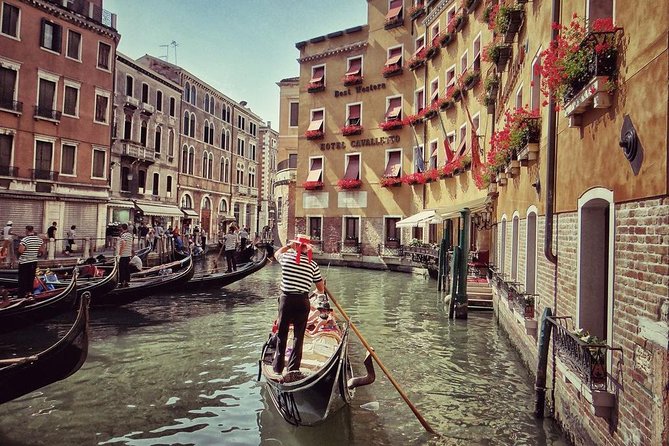 Venice Day Trip from Milan with Guided City Tour - Arriving in Venice with a lagoon boat cruise
