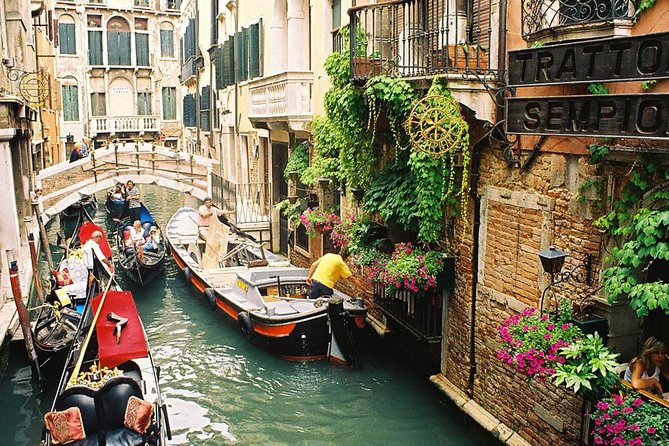 Venice Day Trip from Milan with Guided City Tour - Rialto Bridge and the Grand Canal stretch: the postcard moment