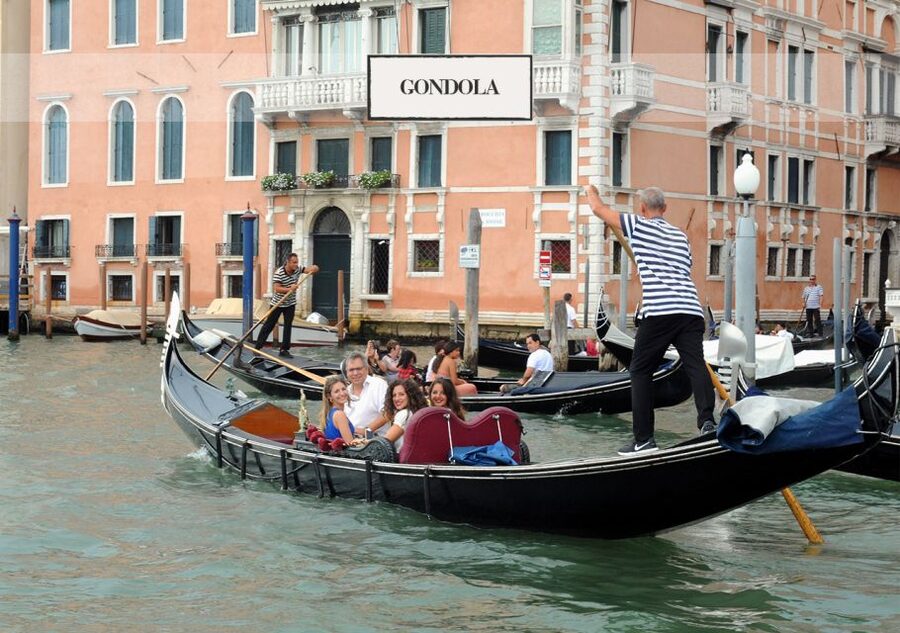 Venice: Doge’s Palace and Basilica Roman Empire Guided Tour - St. Mark’s Basilica: Golden Mosaics as Authority