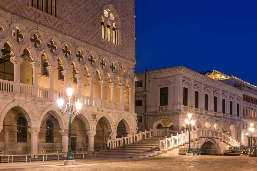 Venice: Doge's Palace, Bridge of Sighs, Prisons, Correr & Audioguides - Ducal Palace: Getting Straight Inside the Doge’s World