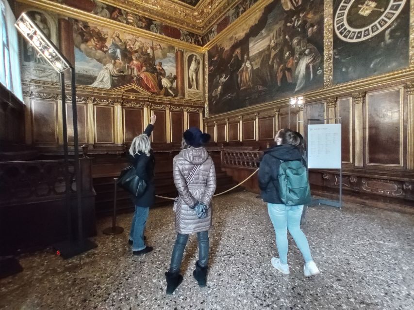 Venice: Doge's Palace Guided Tour with Optional Gondola Ride - Finding the meeting point at St Mark’s Square without stress