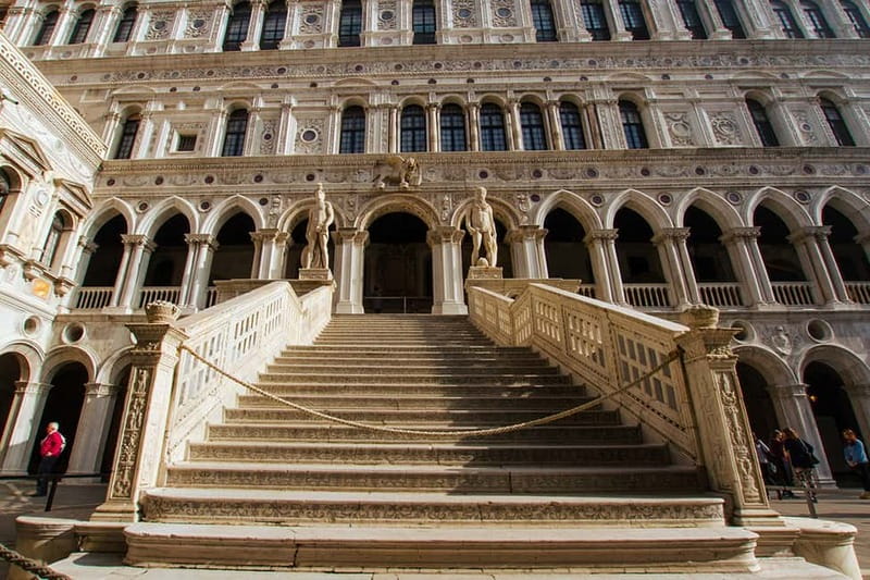 Venice: Doges Palace, Prison, and Secret Passageways Tour - The Bridge of Sighs and the End of the Guided Portion