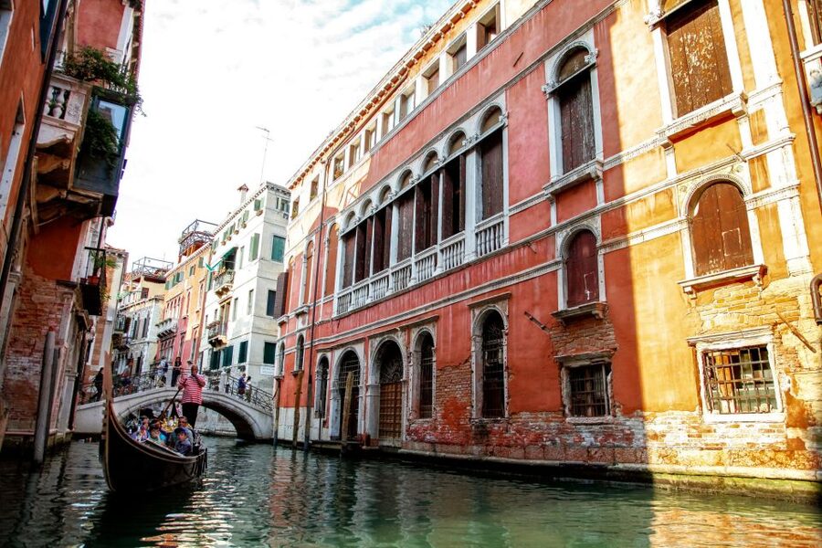 Venice: Gondola Ride with Live Guide or Audio Guide - FAQ