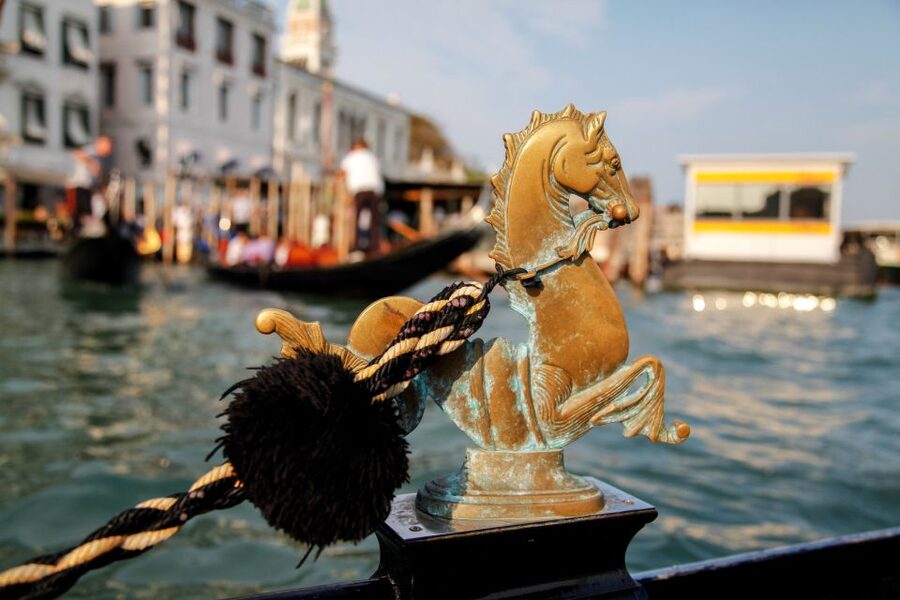 Venice: Gondola Ride with Live Guide or Audio Guide - Should you book this Venice gondola ride with live guide or audio?