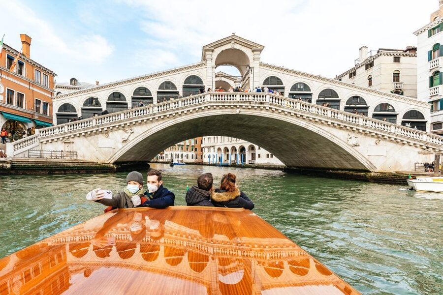 Venice: Grand Canal Boat Tour - Modern Venice in Glass: Della Costituzione Near Calatrava