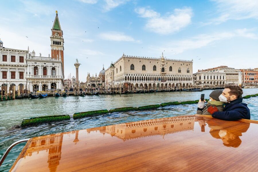 Venice: Grand Canal Boat Tour - Comfort and Photo Tips on a Motorboat