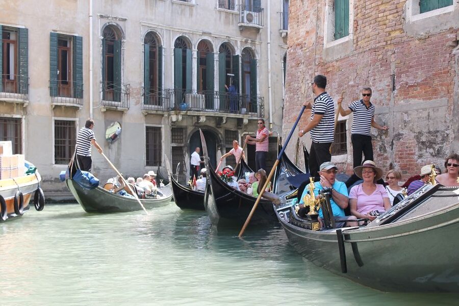 Venice: Grand Canal by Gondola with Live Commentary - Key highlights I’d prioritize