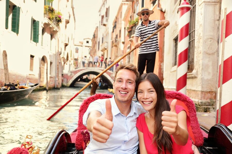 Venice: Grand Canal by Gondola with Live Commentary - Who this tour is best for