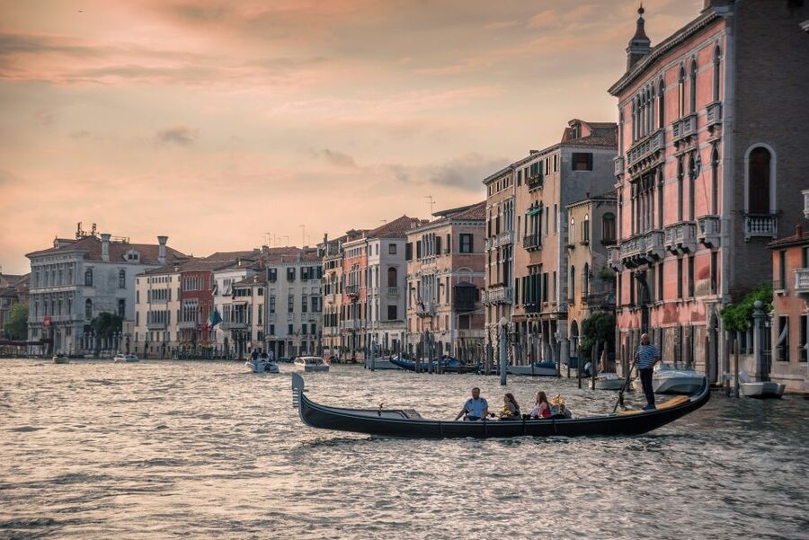 Venice: Grand Canal by Gondola with Live Commentary - The key “wow” sights on the route