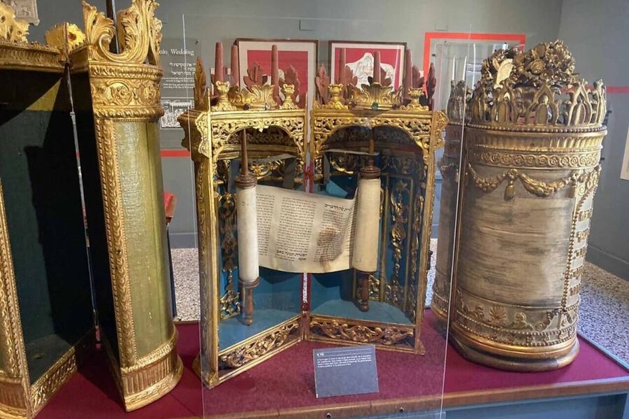 Venice: Guided Tour of the Jewish Ghetto and Synagogue Visit - Passing Five Synagogues: What You’ll Notice From the Street