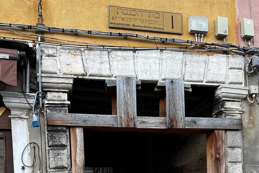Venice: Guided Tour of the Jewish Ghetto and Synagogue Visit - Inside the Spanish Synagogue: Study Rooms, Midrash Collections, and the Ancient Oven