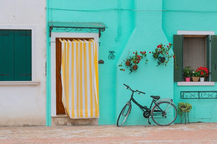 Venice Islands: Murano Glass & Burano Colors Guided Visit - Burano’s Color Houses: Where the Photos Come From
