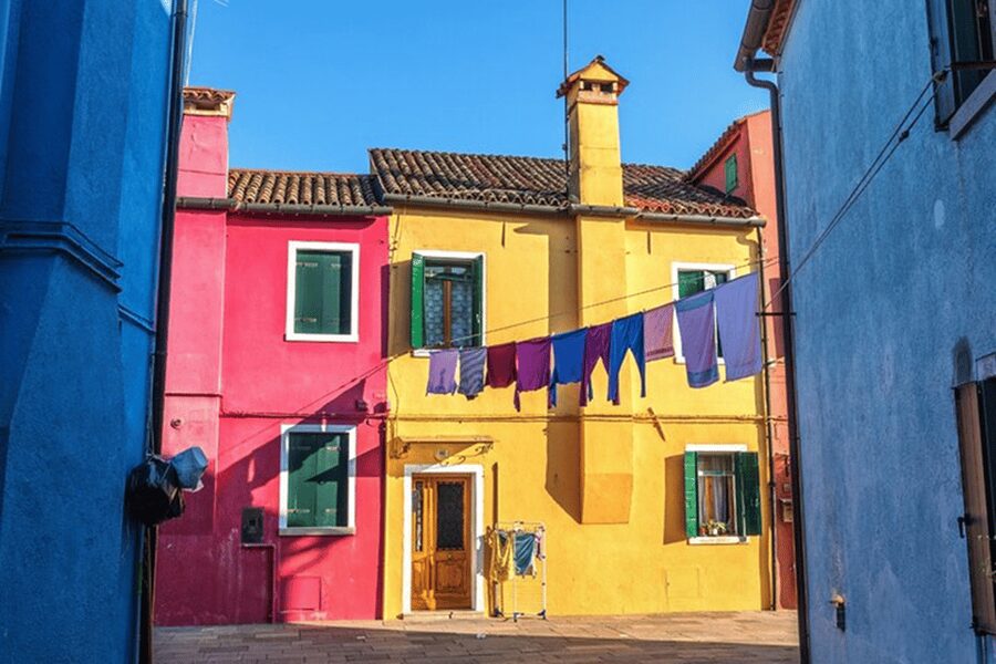 Venice Islands: Murano Glass & Burano Colors Guided Visit - Guide Style and Audio: The Difference Between a Good and Great Day