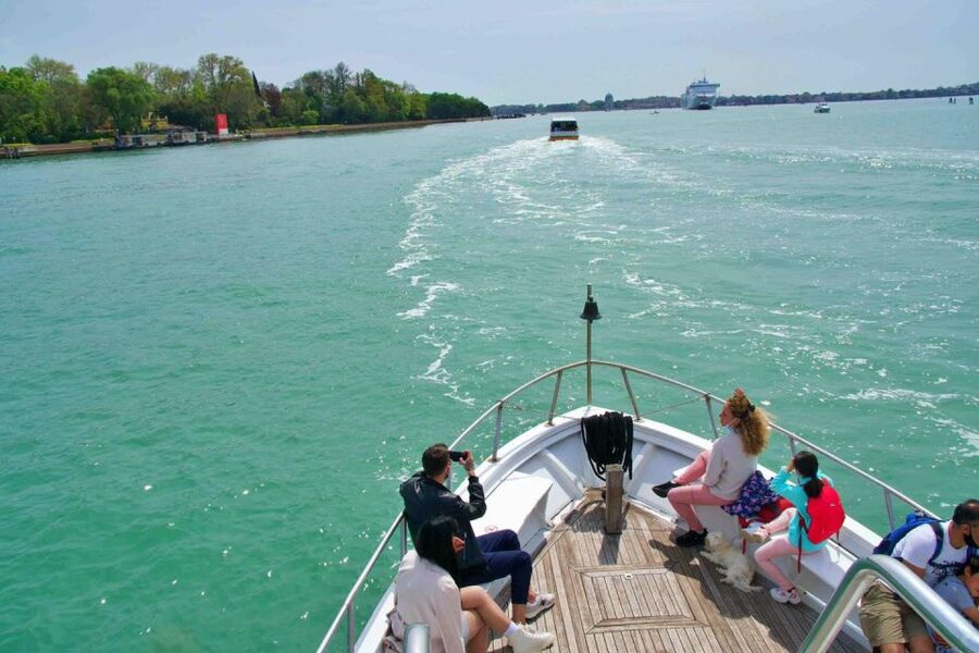 Venice: Murano and Burano Boat Tour with Glass Factory Visit - Stop in Murano: glass factory visit first, then time to roam