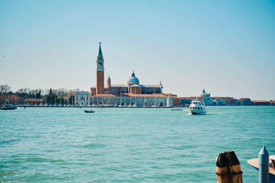 Venice: Murano & Burano Panoramic Boat Tour w/ Glassblowing - Hearing the Guide: Multilingual Help, Real-World Limits
